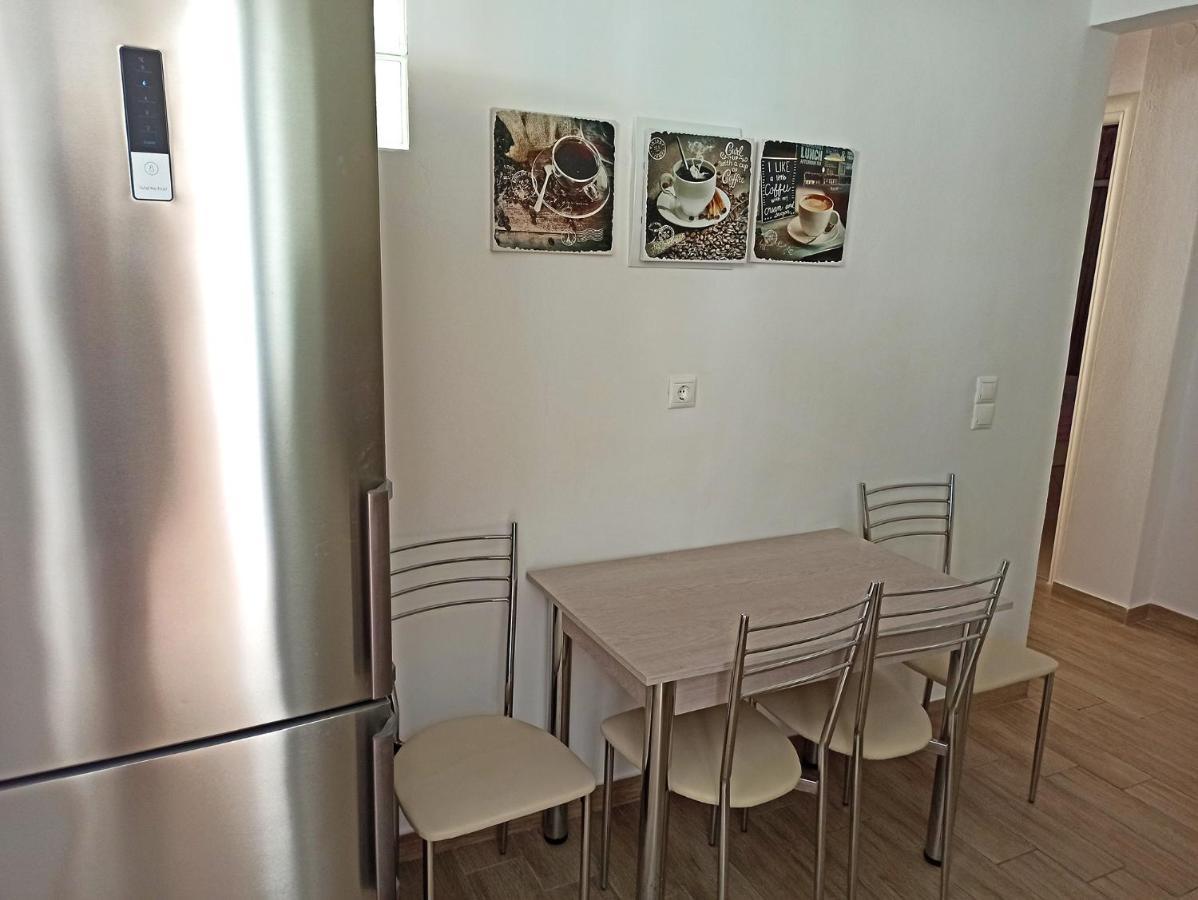 Dolphin Apartments ปาเลโอกัสไตรซา ภายนอก รูปภาพ