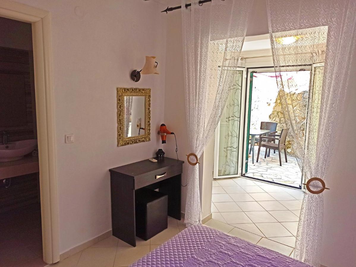 Dolphin Apartments ปาเลโอกัสไตรซา ภายนอก รูปภาพ