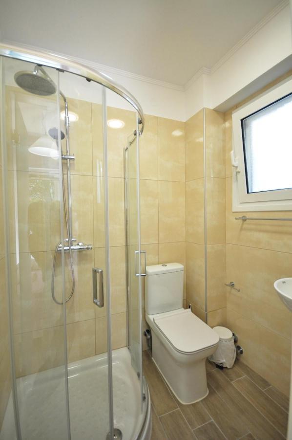 Dolphin Apartments ปาเลโอกัสไตรซา ภายนอก รูปภาพ