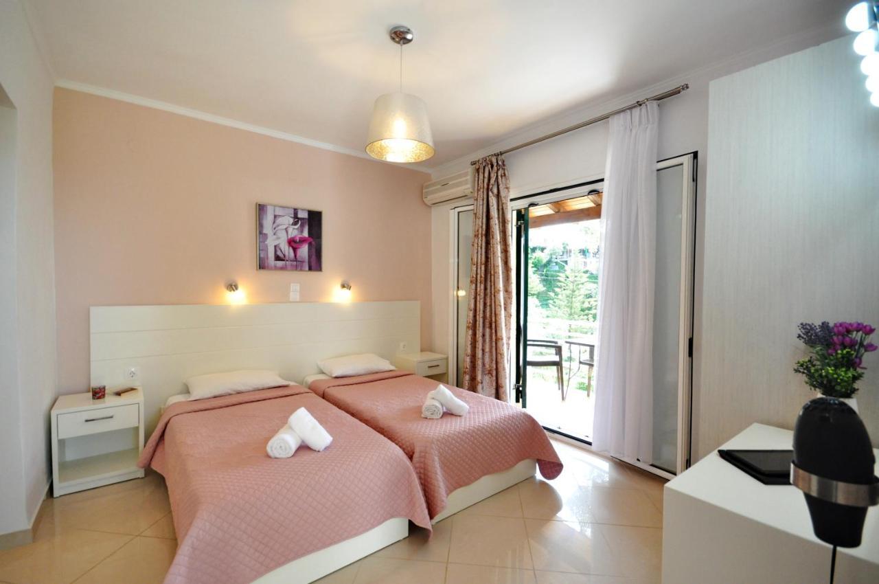 Dolphin Apartments ปาเลโอกัสไตรซา ภายนอก รูปภาพ
