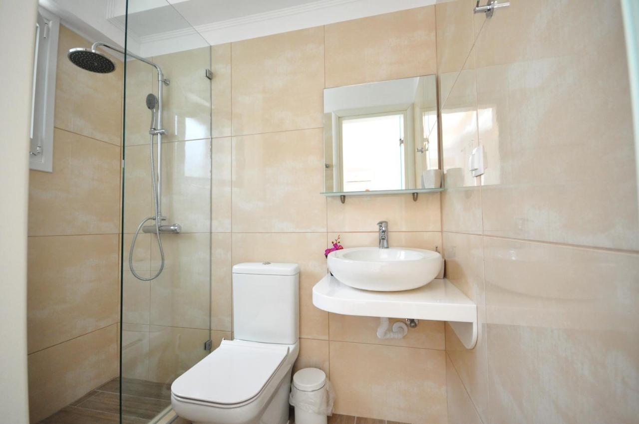 Dolphin Apartments ปาเลโอกัสไตรซา ภายนอก รูปภาพ