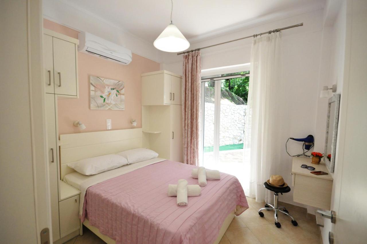 Dolphin Apartments ปาเลโอกัสไตรซา ภายนอก รูปภาพ