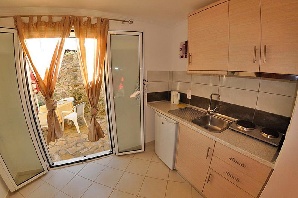 Dolphin Apartments ปาเลโอกัสไตรซา ภายนอก รูปภาพ