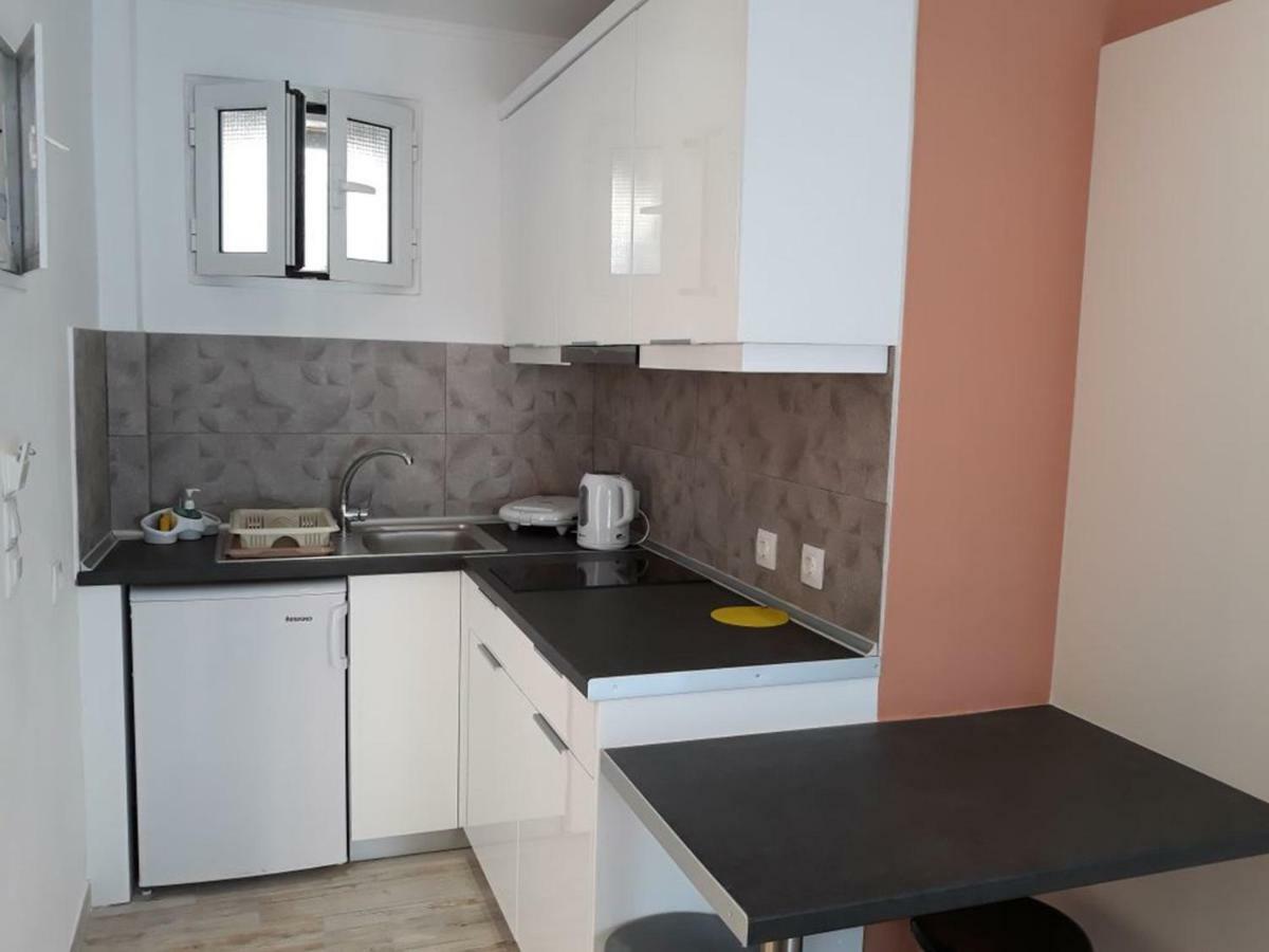 Dolphin Apartments ปาเลโอกัสไตรซา ภายนอก รูปภาพ